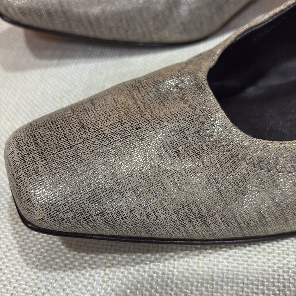 🔥 Closet Clear Out🔥. Donald Pliner kitten heels - Picture 8 of 10